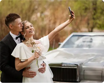 Selfie de pareja de novios
