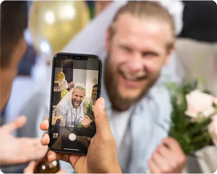 Pareja de novios en la playa